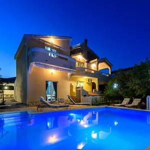  Apartment Slaven